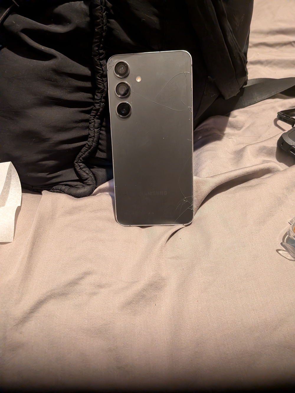 Black Samsung S 24 Triple-Camera Smartphone - Sleek Grey Panel